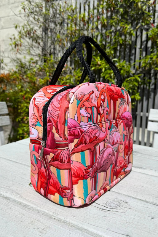 Insulated travel bag with zip closure