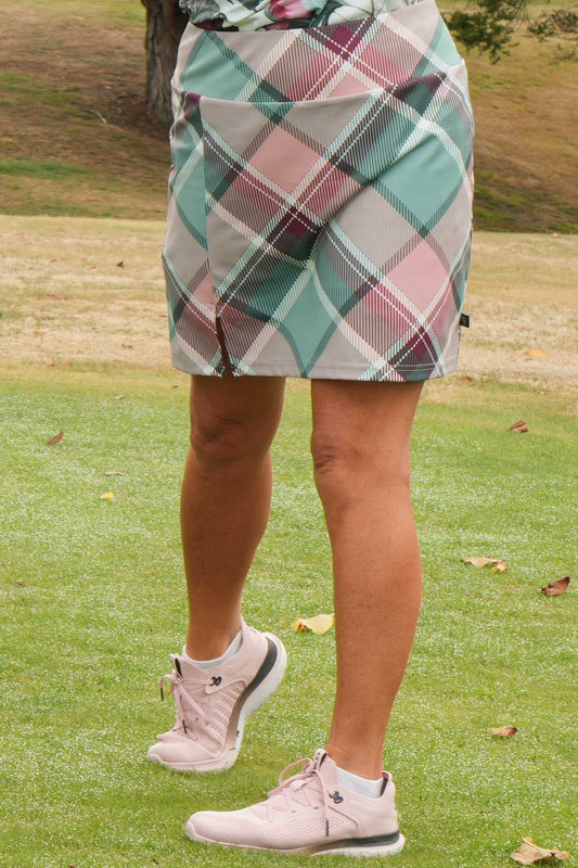 Front view Nelly Skort Pink Plaid – women’s golfwear Annah Stretton