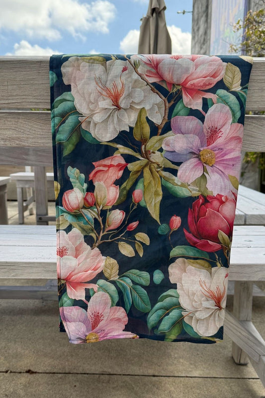 Close-up Magnolia Festive floral print detail