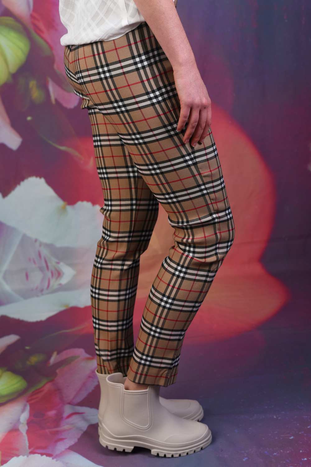 Side of model wearing the Annah Stretton Vita parker pants