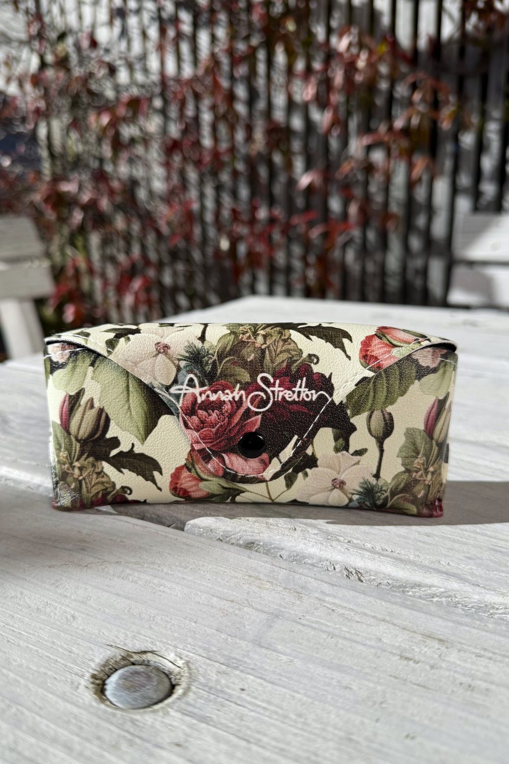 Annah Stretton J’Adore Roses floral glasses case – imperfect stock