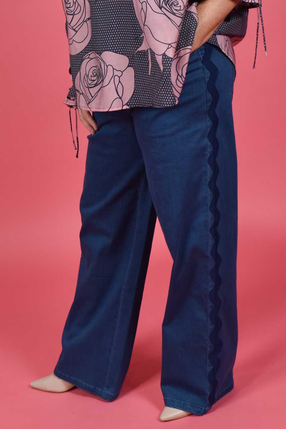 straight leg denim with side trim