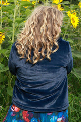 Relaxed, slightly oversized collar