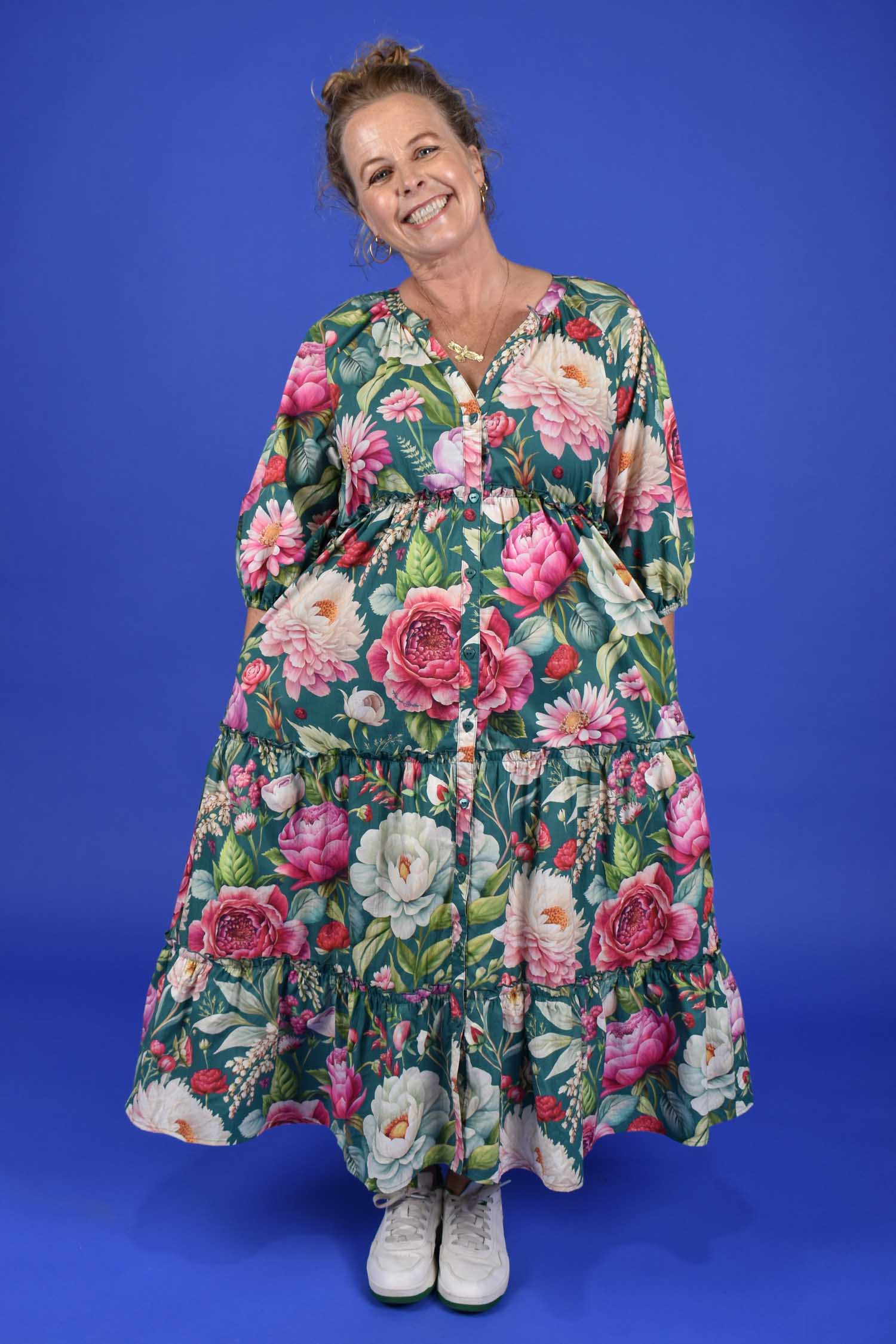 Cotton day dress with V-neckline and ¾ sleeves
