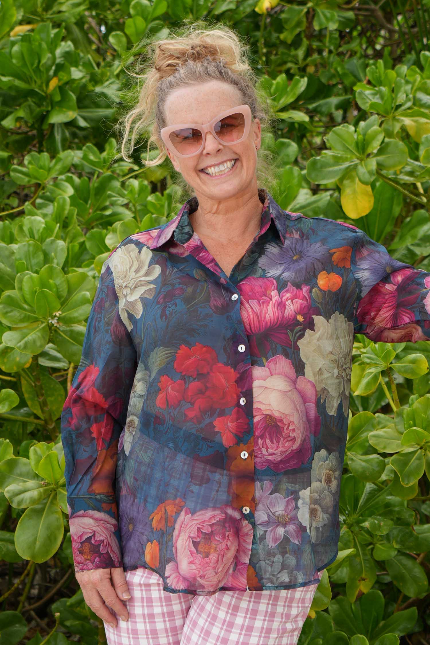 Woman wearing floral button-up shirt with collar – Annah Stretton