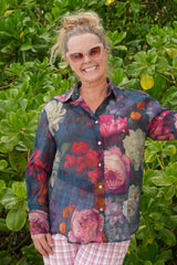 Woman wearing floral button-up shirt with collar – Annah Stretton