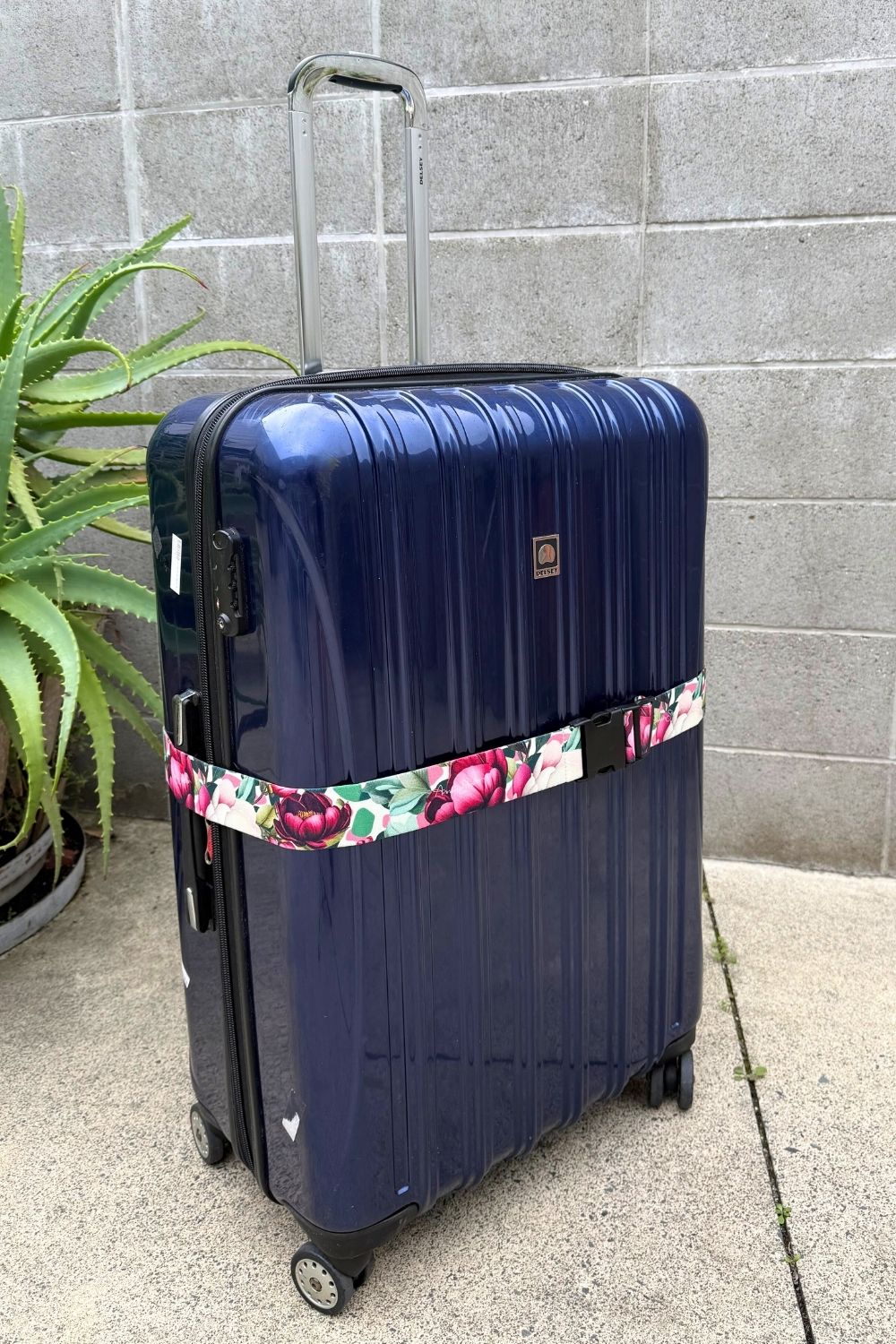 Crimson Grace travel luggage band