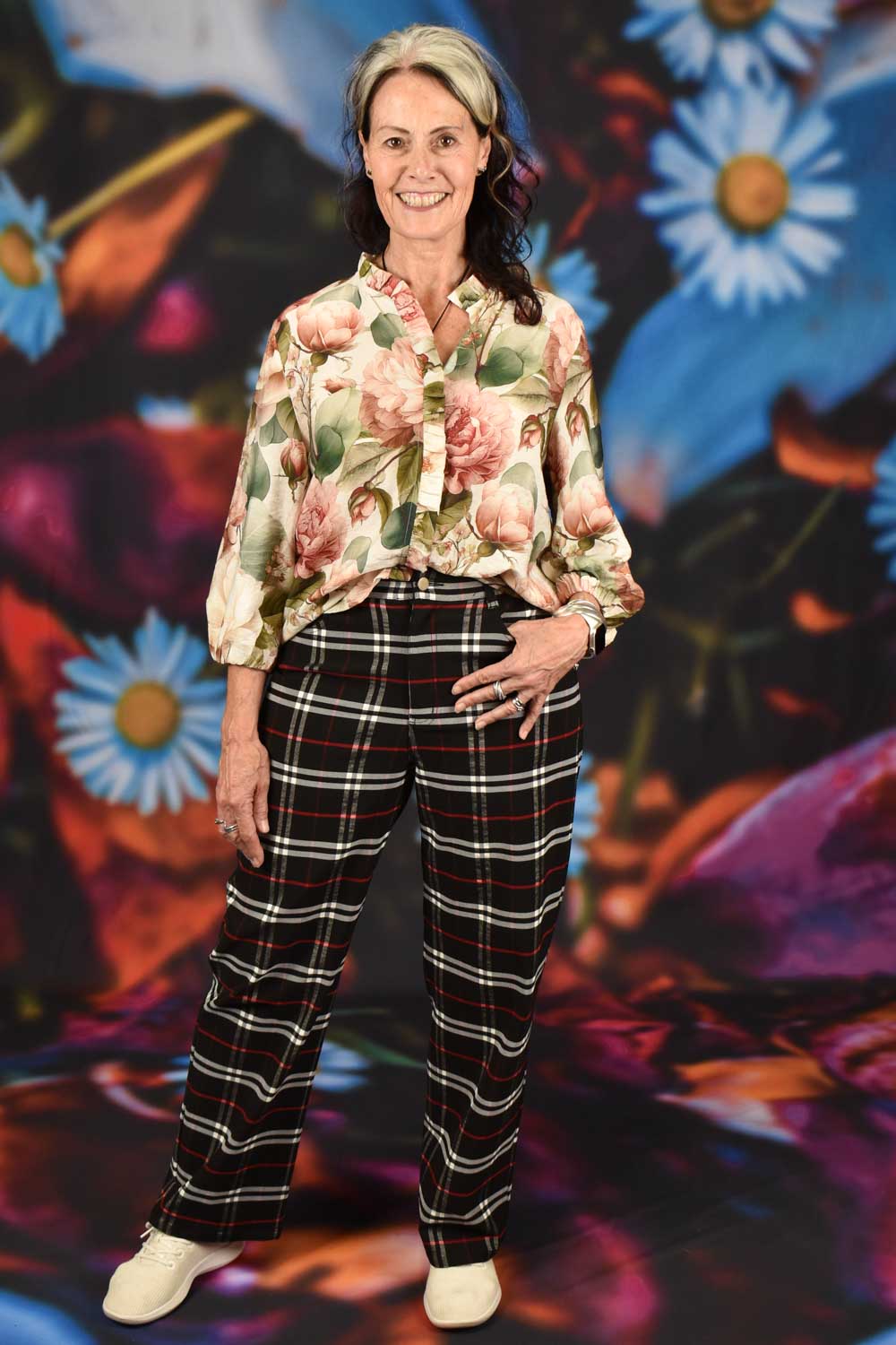 Stretch plaid pants with pockets