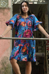 Lightweight 100% cotton floral dress with structured short sleeves and relaxed silhouette