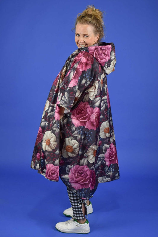 Lightweight travel poncho in Jungle Mulberry floral print – waterproof and packable