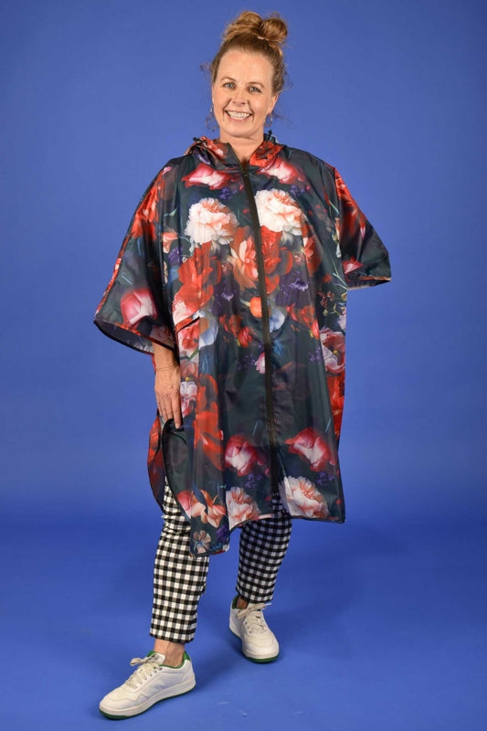 Waterproof women’s rain poncho – IPX4 splash & rain protection