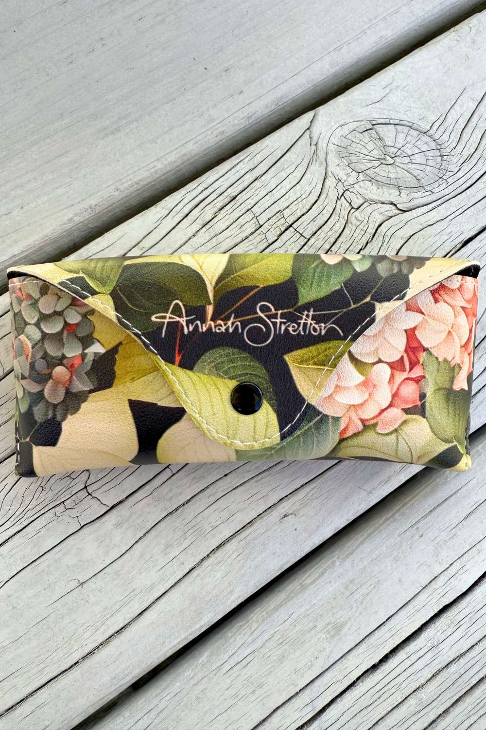 Imperfect Annah Stretton sunglasses case – Hydrangea Pretty floral print