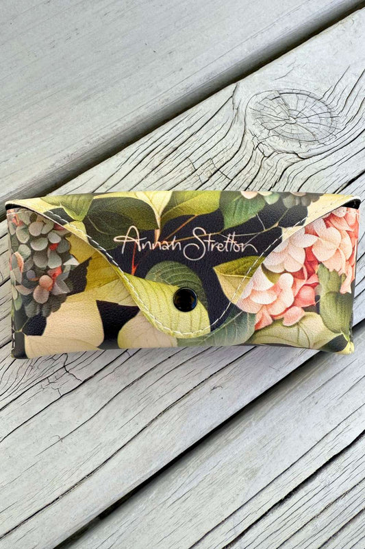 Imperfect Annah Stretton sunglasses case – Hydrangea Pretty floral print