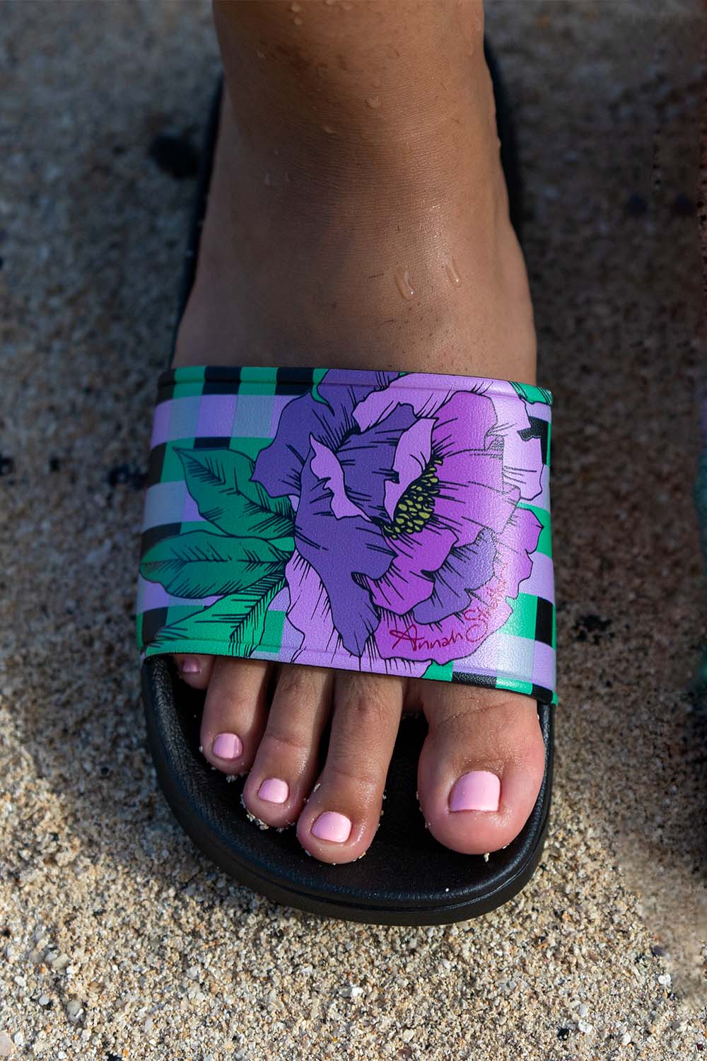 Gingham floral slide on the beach