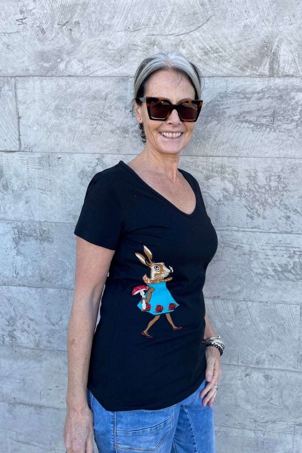 AS Basic Tee V Neck - Black - Alice Rabbit