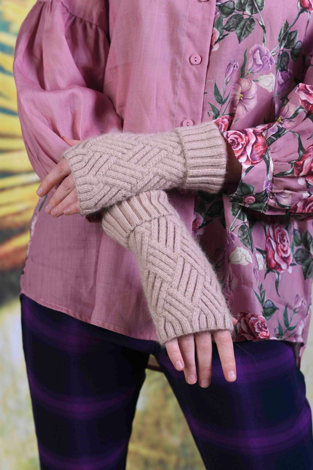 Model wearing the Annah Stretton Cashmere Gloves in dusky pink