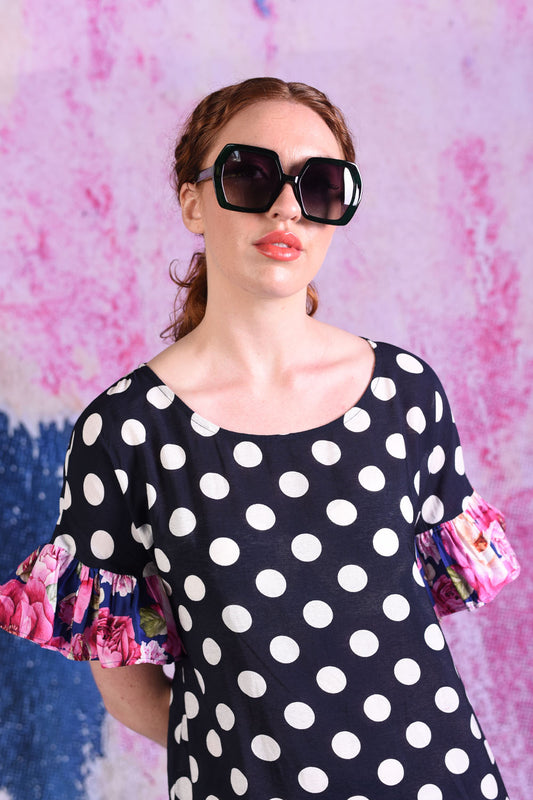 Model wearing Elton green sunglasses