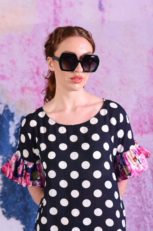 Model wearing Elton green sunglasses