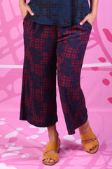 Model wearing sawyer three quater pants by Annah Stretton