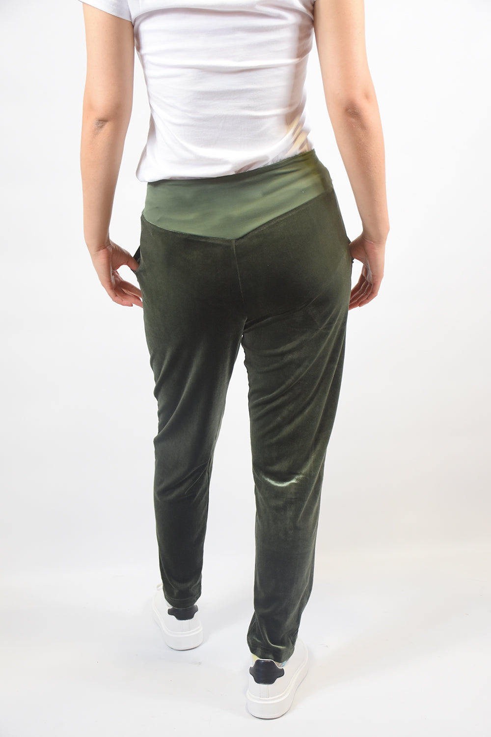 vesta velvet pants in moss green